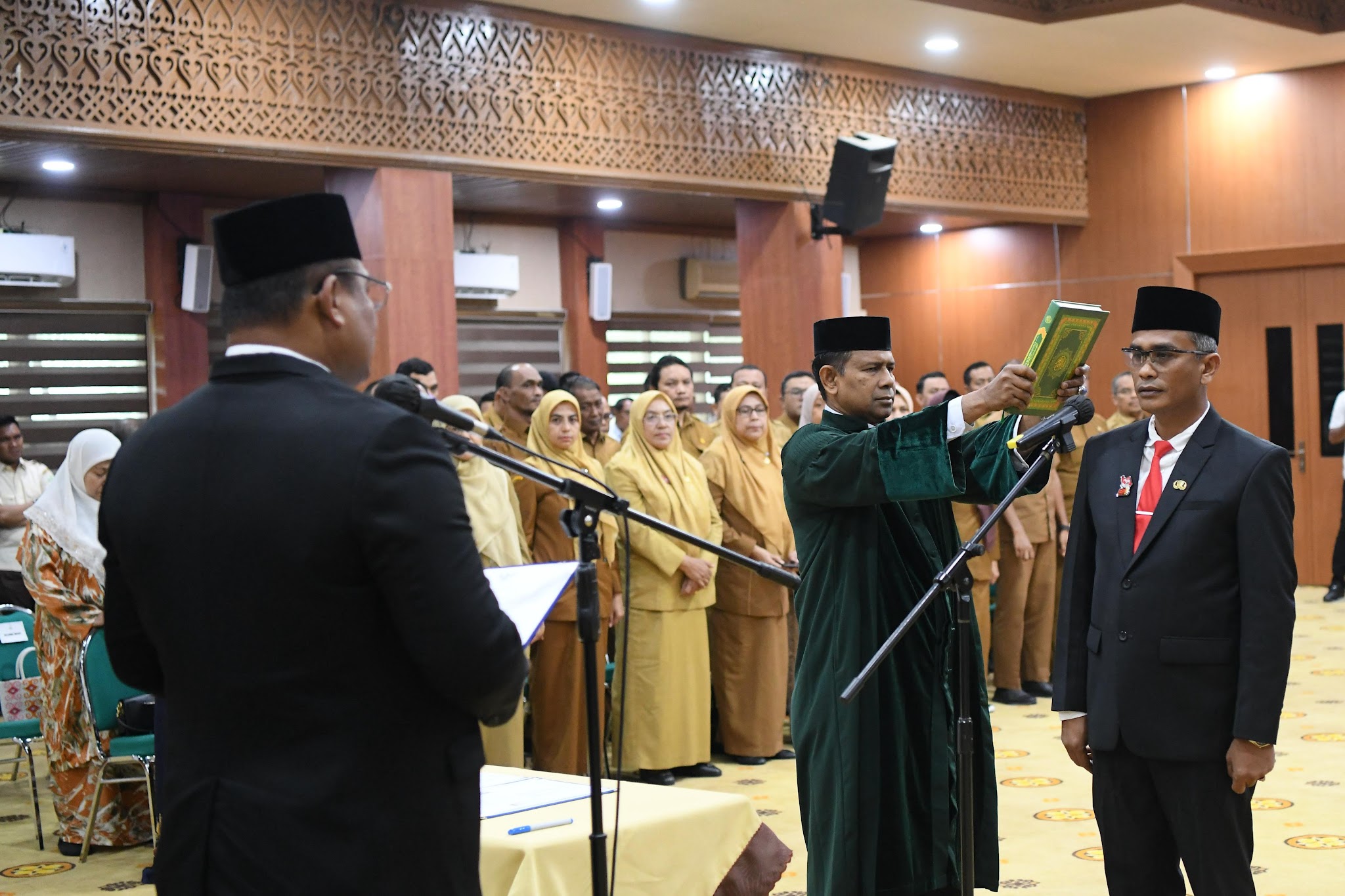 PJ Gubernur Aceh Lantik Khudri sebagai Sekretaris DPR Aceh dan Tunjuk Sejumlah Pejabat Baru