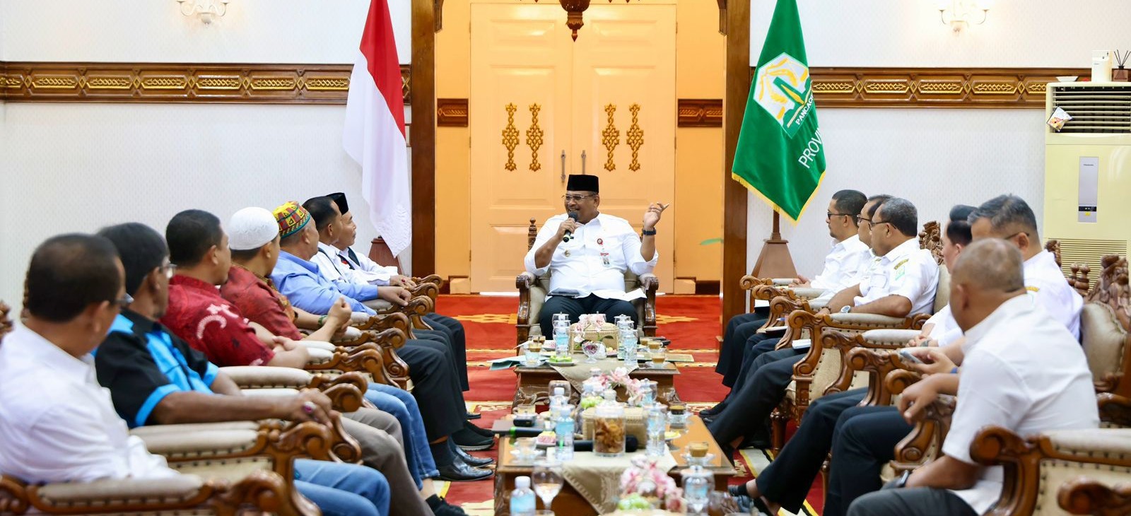 Pj Gubernur Aceh Tampung Aspirasi Buruh Terkait UMP dan PHK Pekerja di Subulussalam
