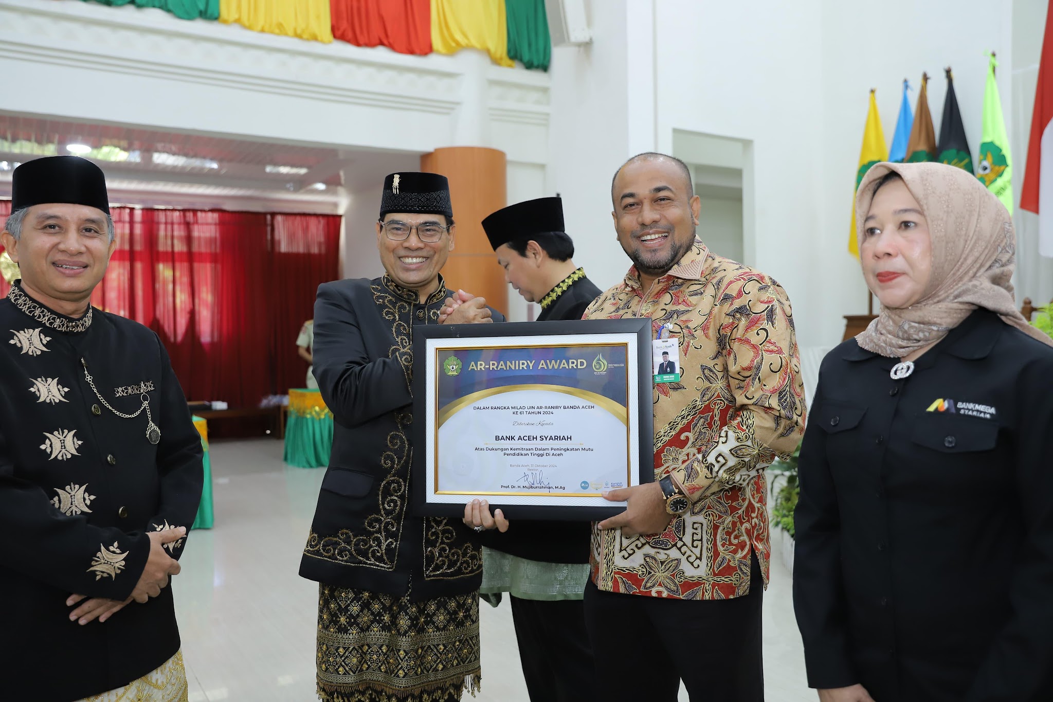 Bank Aceh Raih Penghargaan UIN Ar Raniry Awards