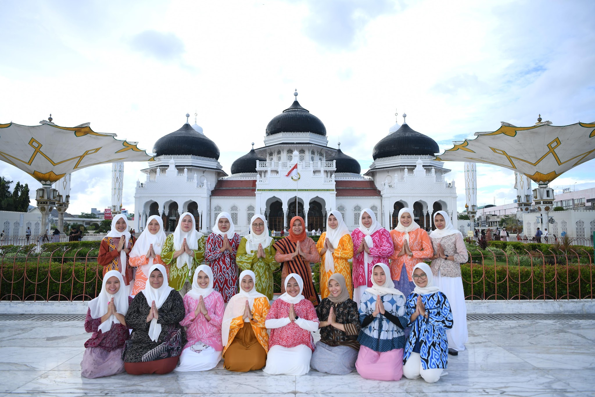 Pengurus DWP Ditjen Bina Adwil Kemendagri Borong Ragam Produk Dekranasda Aceh