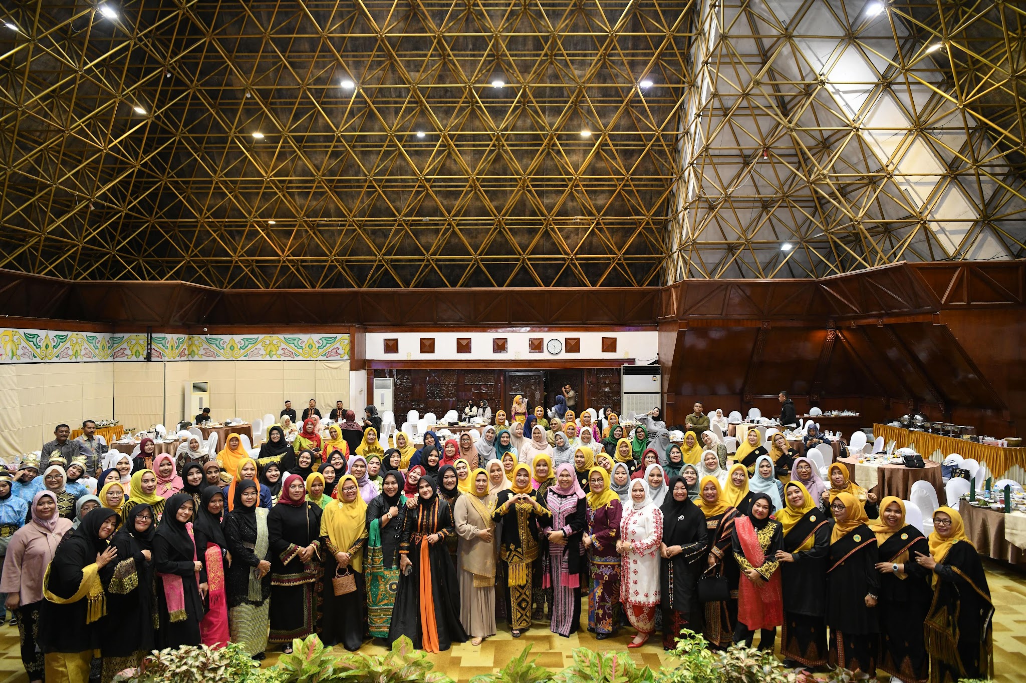 Malam Keakraban di Pendopo Gubernur Aceh: PKK Aceh dan DWP Aceh Memperkuat Sinergi dengan DWP Kemendagri