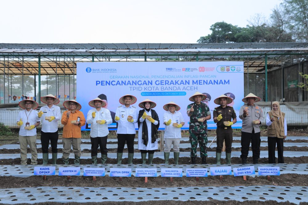 Illiza Dorong Warga Banda Aceh Kembangkan Kemandirian Pangan Lewat Gerakan Menanam