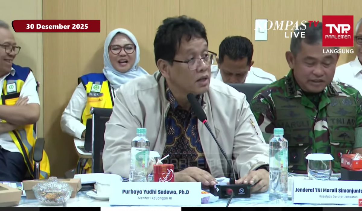 Menteri Keuangan, Purbaya Yudhi Sadewa, dalam rapat koordinasi Satuan Tugas Pemulihan Pascabencana di Banda Aceh, Selasa (30/12/2025). (Foto: Tangkapan layar kanal YouTube kompas.tv).