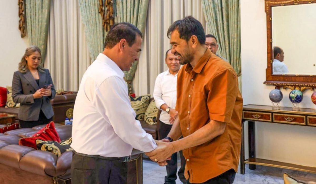 Menteri Pertanian (Mentan) sekaligus Kepala Badan Pangan Nasional (Bapanas) Andi Amran Sulaiman (kiri) saat menerima kunjungan Gubernur Aceh Muzakir Manaf di Kalibata, Pancoran, Jakarta Selatan, Senin (22/12/2025). (Foto: Dok. Kementan).