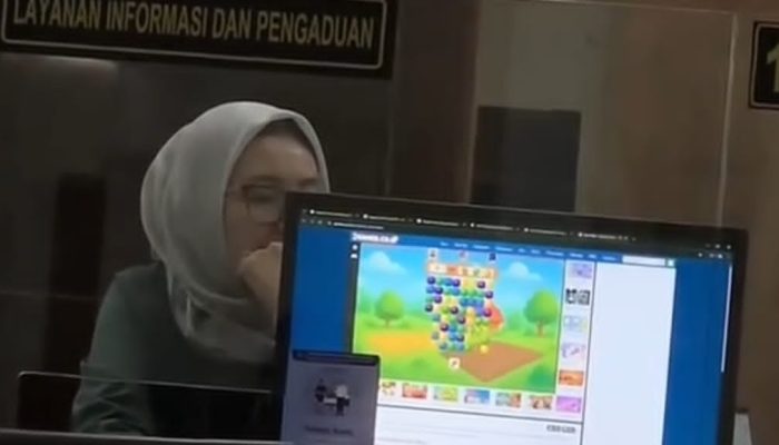Viral Petugas PTSP PN Jakarta Pusat Diduga Main Game saat Jam Kerja, Jubir Ungkap Sedang Ditelusuri