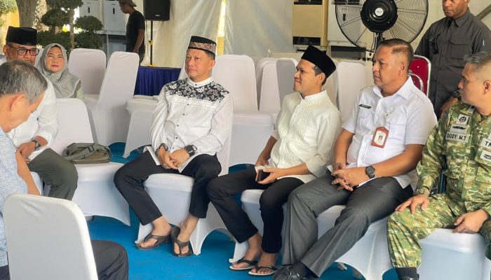 Akhiri Bulan Ramadhan, Wagub Aceh dan Mendagri Salat Jumat di Masjid Darussalam Kawasan Huntara Aceh Tamiang