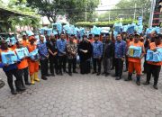 Petugas DLHK3 dan PU Terima Bantuan Zakat dari Pemko Banda Aceh