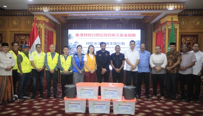 Muzakir Manaf Terima Bantuan Internasional untuk Korban Bencana dari Tiongkok dan Malaysia di Banda Aceh