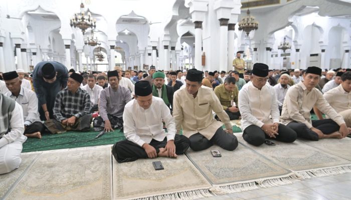 Wagub Aceh Hadiri Salat Idul Adha di Masjid Raya Baiturrahman Banda Aceh
