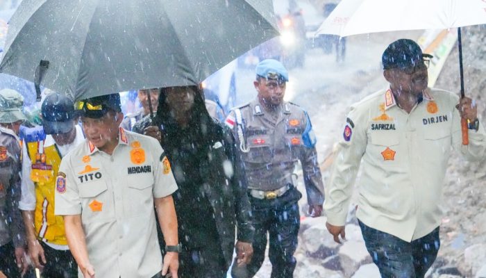 Mendagri Apresiasi Swadaya Warga, Jembatan Enang-Enang Akan Diperkuat Pemerintah