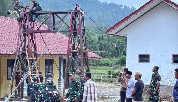 TNI Bangun Jembatan Gantung di Dabun Gelang