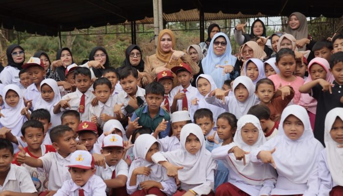 Kak Na Kunjungi Huntara Blang Rakal, Beri Semangat Korban Bencana di Bener Meriah