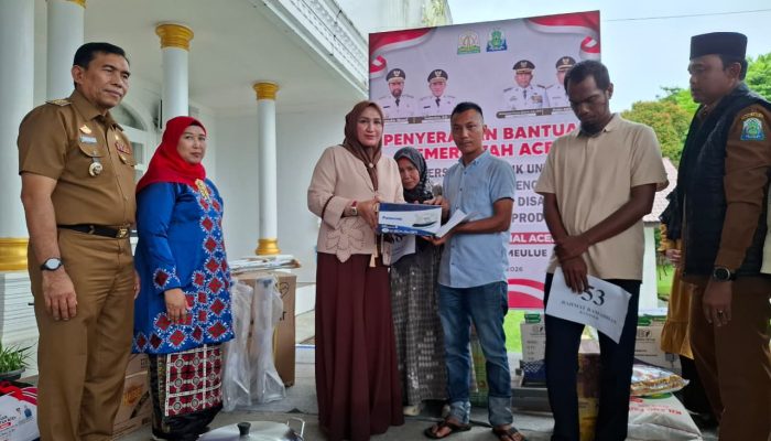 Marlina Muzakir Serahkan Bantuan Bufferstok Bencana Rp2,2 Miliar untuk Simeulue