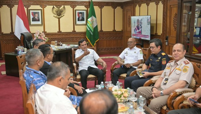 Dek Fadh Bahas Pengembangan Bandara SIM, Penerbangan Umrah Jadi Prioritas