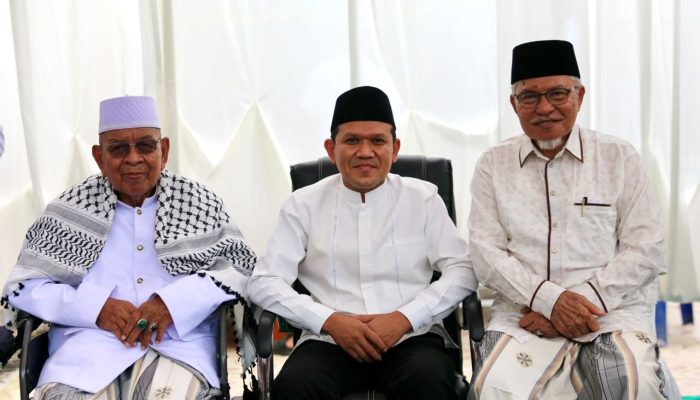 Dek Fadh Hadiri Haul Ummi Arongan dan Silaturahmi dengan Ulama di Bireuen